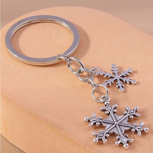 Silver Snowflake Keychain - Picture 2 of 2
